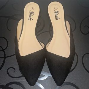 NWOT Pointed Toe Slip On Flat Mules. Size 7 but fits more like 7.5